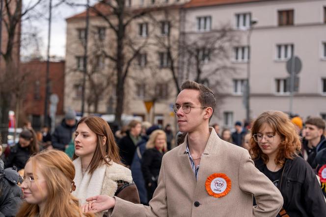 Maturzyści z Zabrza zatańczyli poloneza