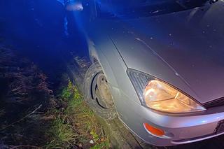 Tarnów. Policyjny pościg za kierowcą forda focusa. W aucie miał niedopitą butelkę alkoholu