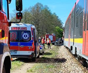 Śmiertelny wypadek na przejeździe kolejowym w Tomaszowie Mazowieckim! 44-latka i 13-latka nie żyją