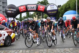 Kolarskie święto opanowało Wrocław. Tour de Pologne wystartował mimo kapryśnej pogody