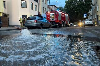 Ogromna ulewa w Ełku. Kilkanaście ulic zalanych. Strażacy mieli ręce pełne roboty!