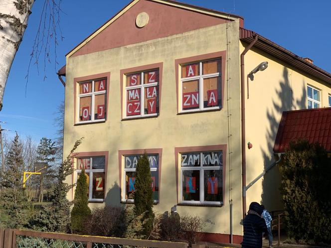 Szkoła w Ostrowążu