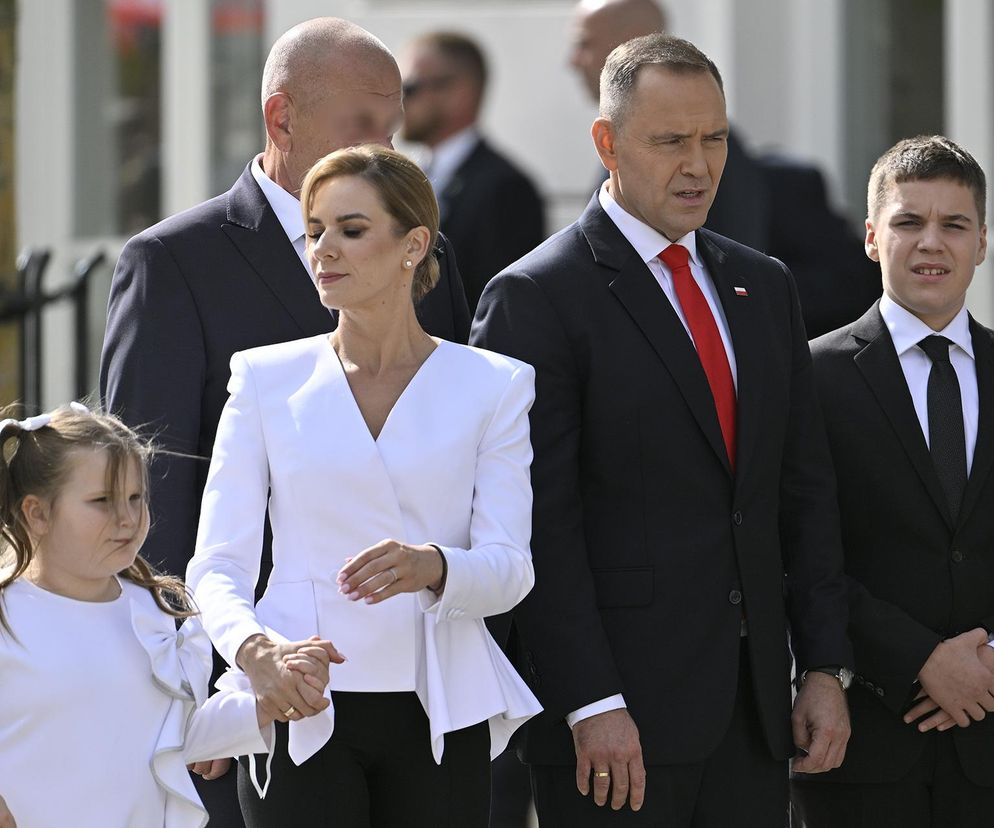 300 plus na wyprawkę dla dzieci. Rodzina Nawrockich dostanie pieniądze?