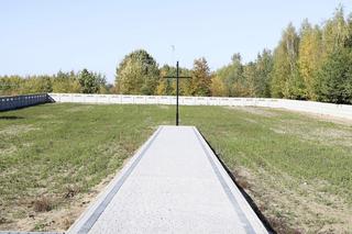 Grób 3-letniego Stasia utonął w morzu kwiatów. Trudno powstrzymać łzy