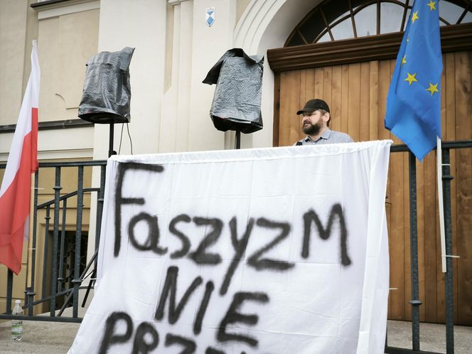Manifestacja przeciwko niechęci do imigrantów w Lesznie 