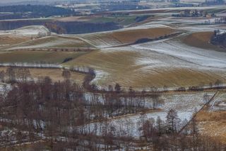 W Kujawsko-Pomorskiem na wielkiej połaci rozrzucone są wzniesienia jak gigantyczne bochny chleba. To drumliny