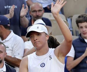 Iga Świątek - Gauff Transmisja TV NA ŻYWO French Open Gdzie obejrzeć mecz Świątek - Gauff STREAM ONLINE LIVE 7.06.2023 Na którym kanale Iga Świątek mecz w TV dzisiaj