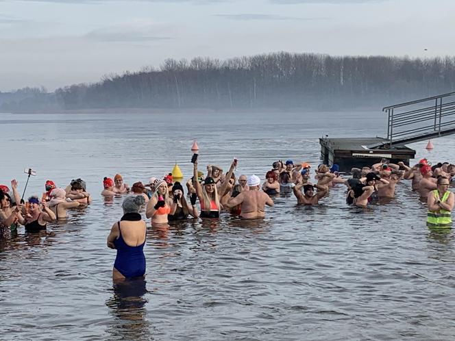 Sylwestrowe morsowanie na Pogorii w Dąbrowie Górniczej