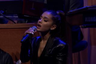 Ariana Grande w hołdzie dla zmarłej gwiazdy. To wykonanie wzrusza do łez!