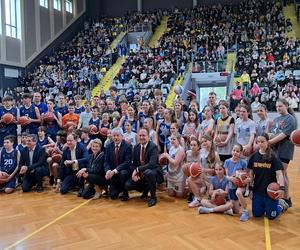 HARLEM GLOBETROTTERS w Tarnowie! Lekcja koszykówki z legendarną drużyną