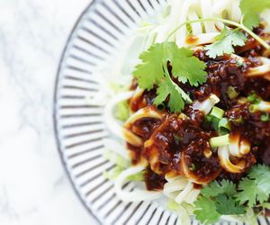 Udon z wieprzowiną: łatwe danie z 3 składników w 20 minut