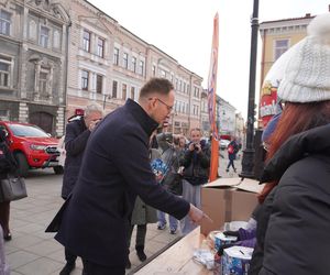 33. Finał Wielkiej Orkiestry Świątecznej Pomocy. Dziennikarze Radia ESKA rozgrzewają Tarnów pysznym żurkiem!