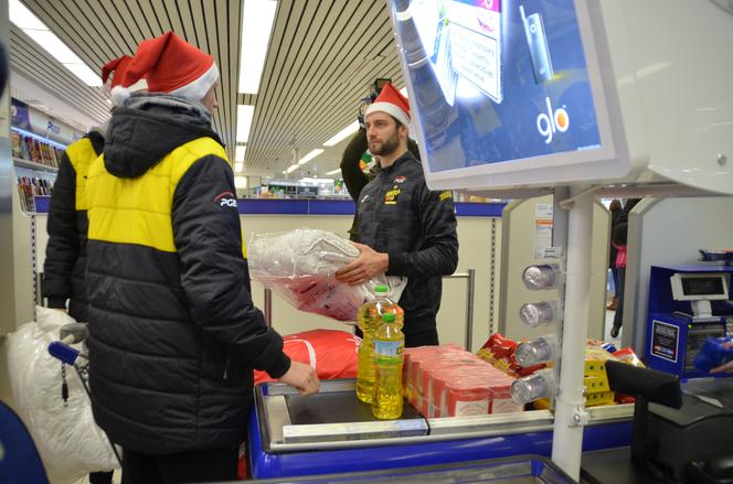 Siatkarscy mistrzowie świata ruszyli na niecodzienne zakupy! Zobacz CO WRZUCILI do koszyka 