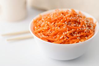 Koreańska surówka z marchewki do obiadu i nie tylko - ten smak Was urzeknie
