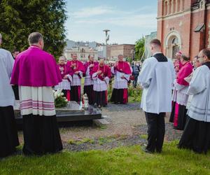 Kanoniczne objęcie diecezji sosnowieckiej przez bp. Artura Ważnego. Dał się poznać jako odważny