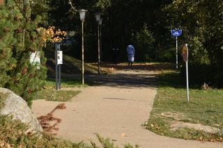 Nowa promenada nad malowniczym jeziorem na Mazurach. Łączy rekreację z edukacją