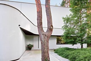 Bryła i wnętrza nietypowego domu