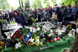 Tłumy na pogrzebie legendy polskiego rapu. Pożegnaliśmy Jokę z Kalibra 44