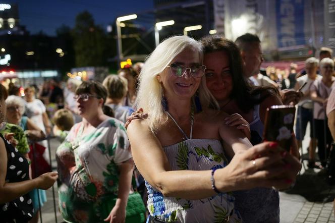 Potańcówka przed Teatrem Śląskim w Katowicach