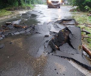 Zalane ulice i posesje. Trudna noc w gminie Goleszów w powiecie cieszyńskim