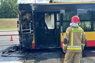 Autobus miejski w ogniu! Wielkie płomienie buchały na Ursynowie, cały się spalił