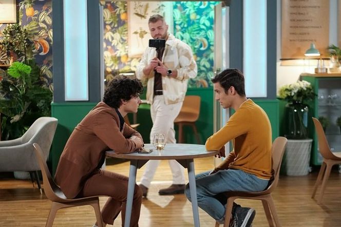 Pierwsza miłość, odcinek 3910:Filip (Dominik Smaruj), Borys (Patryk Cebulski)