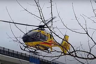 Niesamowity wyczyn pilota LPR! Zawisł pod wiaduktem autostradowym 