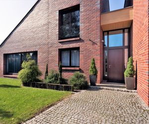 Inspiracją dla tyskiego domu były architektura holenderska oraz śląskie familoki