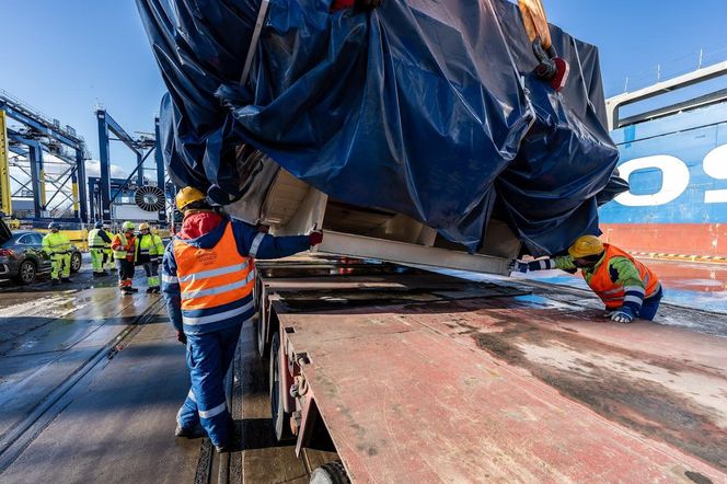 Duża tarcza TBM już jedzie na plac budowy w Małopolsce