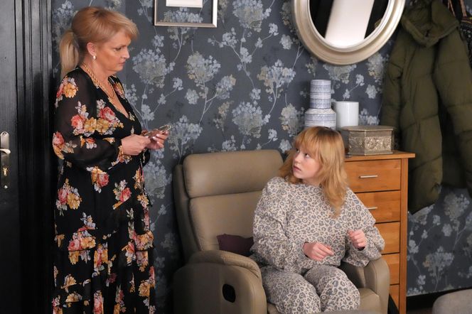 Barwy szczęścia odc. 3179. Małgorzata (Adrianna Biedrzyńska), Emilka (Jessica Frankiewicz) 