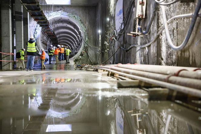 Budowa ostatniego odcinka metra linii M2. Tak wygląda stacja Lazurowa