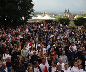 Z Wawelu wyruszyła 45. Piesza Pielgrzymka Krakowska na Jasną Górą 