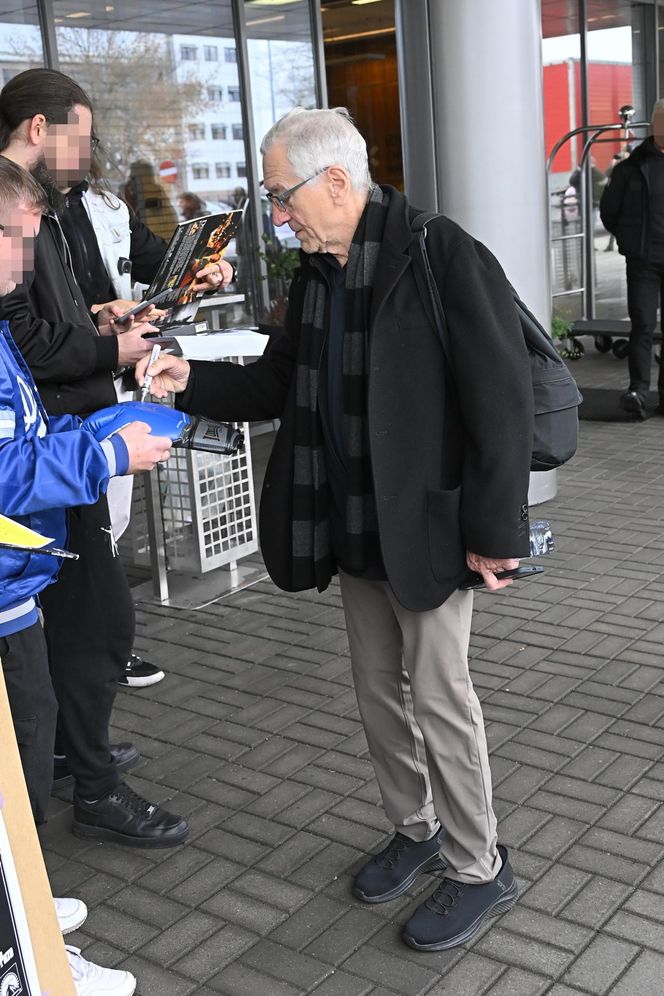 Robert De Niro już w Polsce. Aktor przyłapany na lotnisku w Warszawie