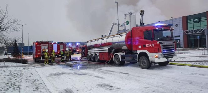 Gigantyczny pożar hali w Bydgoszczy. Co dalej z pracownikami? Jasne stanowisko firmy