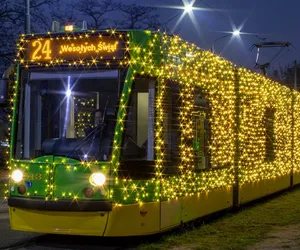 Oświetlony tramwaj zostanie z nami na dłużej! Bimba także poświąteczna!