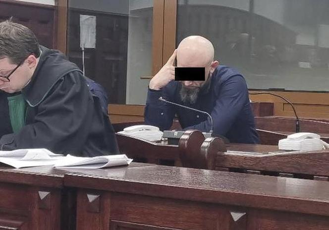 Artur utopił Mariana w szambie. "Kazał mi sprzątać krew z podłogi w kuchni" zeznała kochanka 