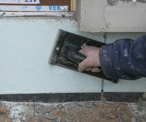 Można ocieplać dom zimą? Do jakiej temperatury można kleić styropian?