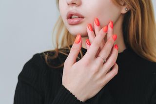 Oto najmodniejsze paznokcie tego lata według AI. Którą opcję wybierzesz? 