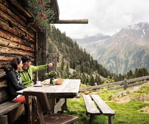 Dolina Stubai na jesień 2023. Niektórzy przyjeżdżają dla lokalnych smakołyków