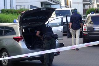 Wielka akcja ABW na warszawskim Gocławiu. Jedna osoba zatrzymana, podejrzane przedmioty w samochodzie