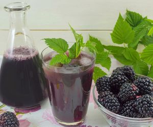 Sok z jeżyn [PRZEPIS] - jak zrobić, ile cukru dodać