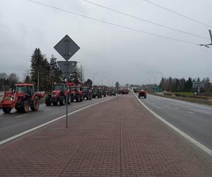 Trwa protest rolników w woj. lubelskim. Blokady są w wielu miejscach w regionie [DUŻO ZDJĘĆ]