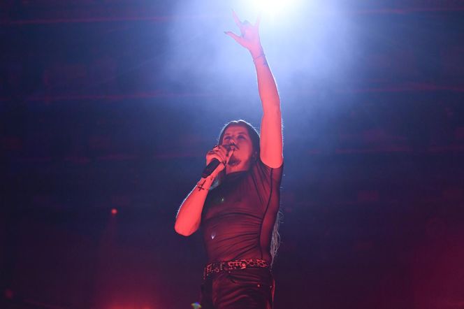 Michał Szpak przyłapany bez spodni za kulisami koncertu. Tego nie pokazali w TV!