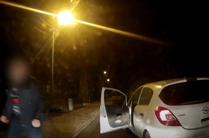 Nocna agresja kierowcy w Toruniu. Zdjęcia z kamery samochodowej poszkodowanego