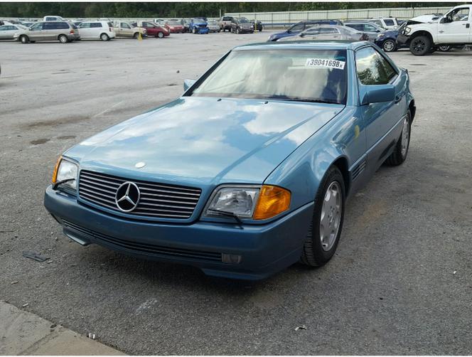 Mercedes 500 SL z przebiegiem niecałych 2000 km