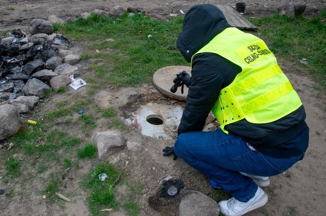 KAS zlikwidowała bimbrownię w gminie Mońki. 28-latek usłyszał zarzuty