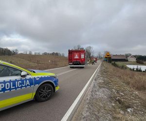   Jeziorki. Auto stanęło w płomieniach. Kierowca uciekł w ostatniej chwili