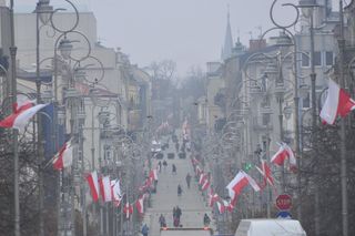 Biało-czerwone flagi na ulicach Kielc