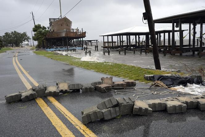 Huragan Debby wyrzucił na plaże kokainę wartą milion