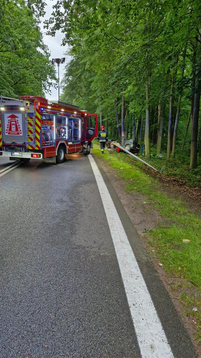 Niespokojna noc na gdańskich drogach. Dwa wypadki i uwięzieni ludzie w samochodach